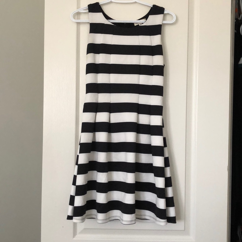 Monteau Los Angeles Dress